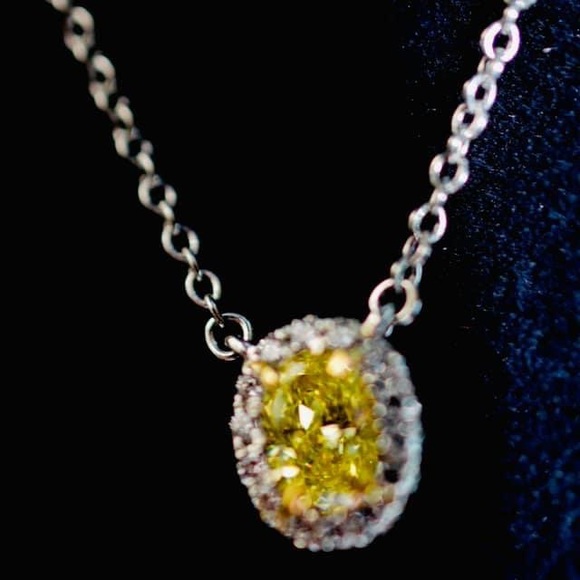 Sold ♥️Authentic Tiffany soleste fancy yellow Diamond.♥️ - Picture 8 of 14